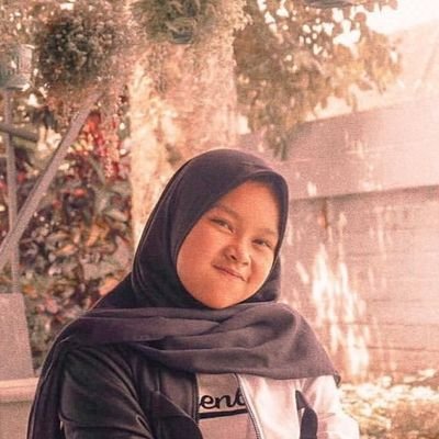 RizqaFLR's profile picture. -