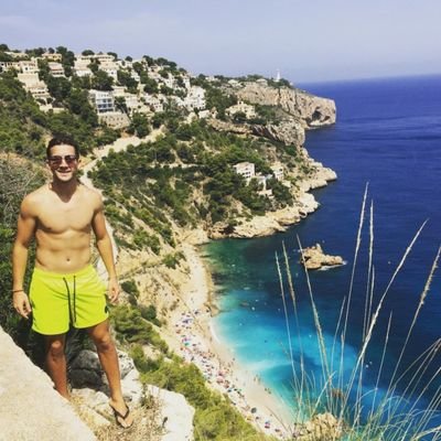 CesarRibes's profile picture. Graduado en CAFD🏃‍♂️
Lo unico imposible es aquello que no intentas.