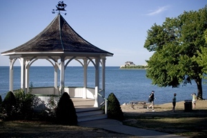 NiagaraOnTheLake.tv is a site devoted to providing video of the beautiful village of Niagara-On-The-Lake in Ontario, Canada.