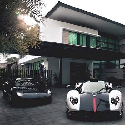 I discuss building wealth and living in luxury📈 Hobby’s include buying expensive cars and custom suits👔