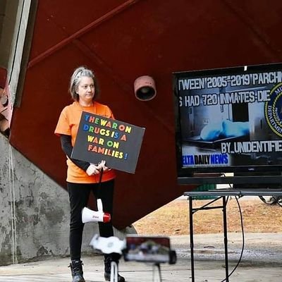 Ch0oCh0o0's profile picture. Mother to 3, ChooChoo to 2, Christian, Democrat, Prison Reform, End Prohibition