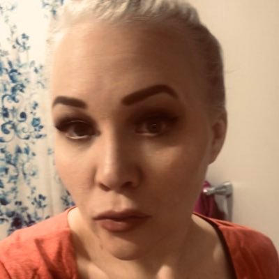 Britt_takenote's profile picture. Eat your 💜 out, we won’t stop now