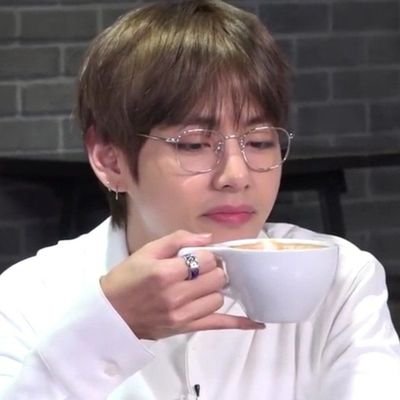 tani_1230tae's profile picture. army