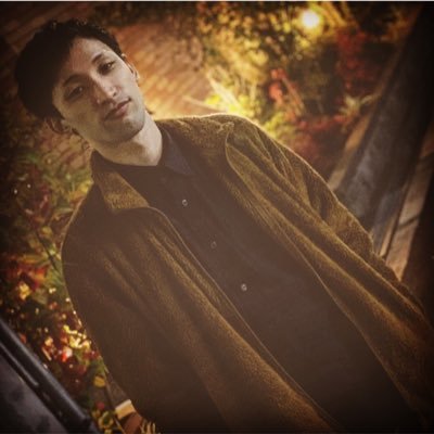 fukugyou_honbu's profile picture. 『努力するのは当然だろ。重要なのは結果だ。』大阪住み 21歳。/19歳のときから会社員をやりながら、ビジネスの世界に飛び込む。しかし何度も挫折や失敗を経験する。諦めかけていたときに偶然物販と出会う。/今では物販をやりながらフリーランスとして日々活動中。ただ頑張ればいいわけじゃなく、結果が一番大事だということを伝えたい。