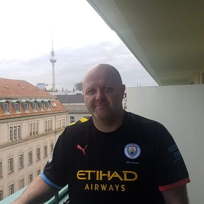 Fat bald bloke from Manchester now in Northumberland. City fan, Dad, husband. 
@ManCity 
@LeighCenturions
#HTTR