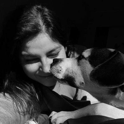 Abogada, fotografía, futfem, doglover, veggielife, hater ocasional . Hasta que la dignidad, se haga costumbre.