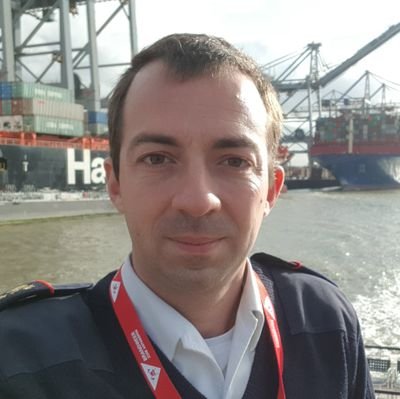 Officier bij Brandweer Zone Antwerpen • adjunct directeur operaties • adviseur gevaarlijke stoffen • hart voor stad, haven en hulpverlening