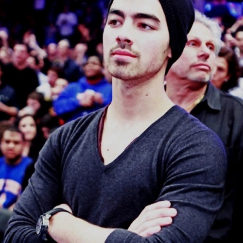 sortofjoejonas's profile picture. They think I'm just too white and nerdy. || ROLEPLAYING.