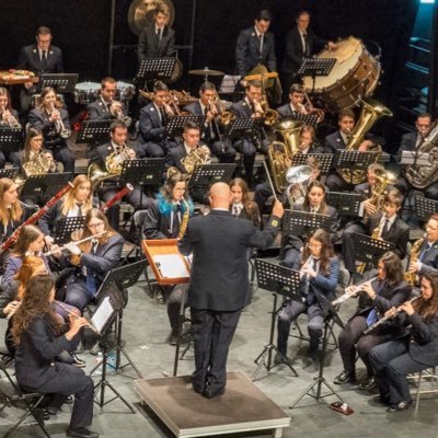 Director musical, coro, orquesta, pianista, docente… en definitiva 🎶🎶músico!