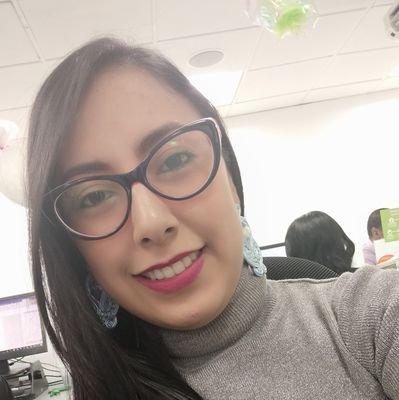 DianaMarce927's profile picture. Aprendí que no se puede dar marcha atrás, que la esencia de la vida es ir hacia adelante. La vida, en realidad, es una calle de sentido único.