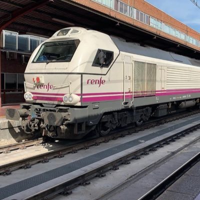 Cuenta dedicada a todo lo relacionado con el ferrocarril, metro, tranvía, estaciones, etc... Desde Madrid, España. 🚂💨 #Railway #Renfe #Madrid #Metro