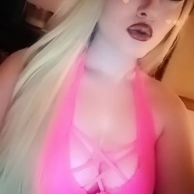 25.
bookworm.
cam model.
ask me abt my premium snap, or follow to know when i go on mfc 🧡
