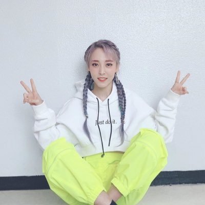 MOONBYUL’s FANCAM BOT / 세로캠 위주 /        fan account (bot)