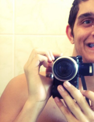 ,', TTenho uma meta para atingir: a felicidade E essa felicidade independe dos atrativos materiais Ela necessita apenas do meu bem-esta mental e espiritual