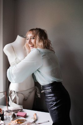 Director - Sarah Denise Studio
✨ StartUp Studio for purpose driven brands✨
👙 Fashion | Design | Trend | Tech
🎨 Illustration | Print | Graphics
🧵 10+ yrs exp