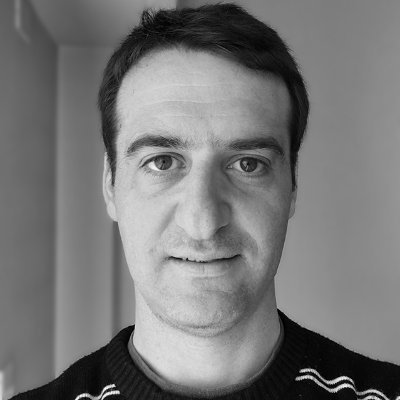 Computer science engineer, software developer, visual artist, teacher of computer graphics at the University of Buenos Aires.