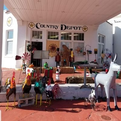 the country depot giftshop in Brooksville has a large selection of Montana West handbags, gifts,car audio, cbd,home decor and much more.