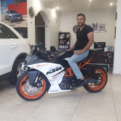Mustafa73649327's profile picture. 