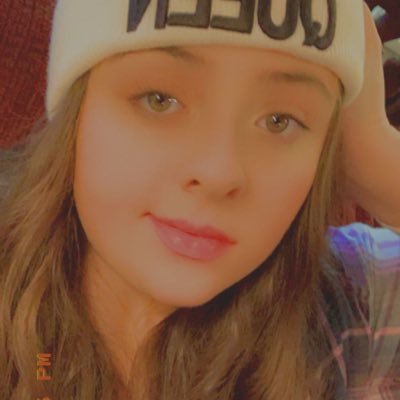 kelseyyyxoxoxo's profile picture. 💀💥 senior ~ choir ~ loser 💥💀