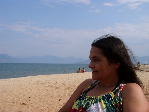 Economista, Jornalista, Editora.
Neste universo temos que buscar e partilhar felicidade. Eu acredito que 'este mundo ainda tem jeito e que a vida sobreviverá'