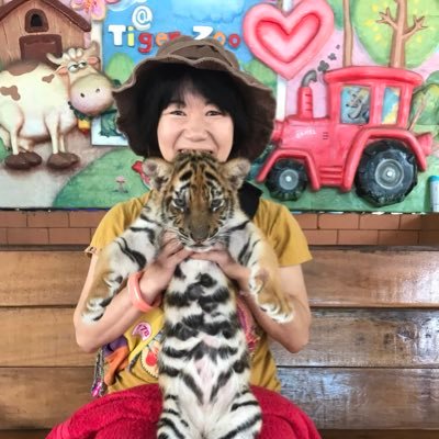 音響・殺陣効果音屋であり、マンサンダル公認インストラクター。  牛深ハイヤの踊り手。 北海道好き過ぎる人です。写真は洞爺湖。