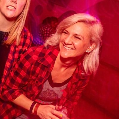 Jaxwell's profile picture. Jackie. 34. Blackhawk fanatic. Concert-going pop-rock band addict. Aspiring stunt woman.