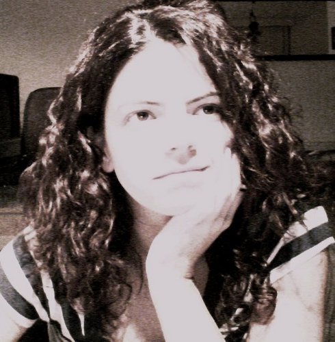 auraalejandra's profile picture. 