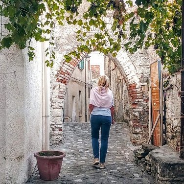 Passionate about Puglia, Italy, my dogs & cats, wild animals, Italian wines & food, enjoy photography, tennis, travel & love my new camper van!