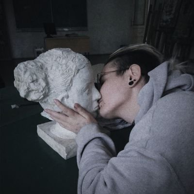 alex | 22 | he/him | strangefag | lord help me i know not what i’m doing