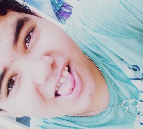 Me chamo Francisco, tenho 13 anos, amo minha mae e meu pai, gosto de twittar , nadar e cantar. Adoro atuar nas horas vagas, e tirar fotos. Hallow Baby !