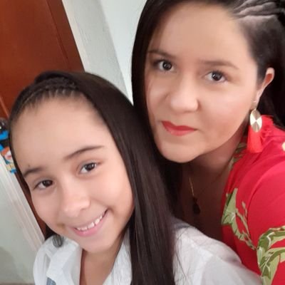 Mamá Orgullosa, soñadora, buscando siempre felicidad, amante a la buena música..Siempre con mis ángeles al lado...❤📕⭐😄