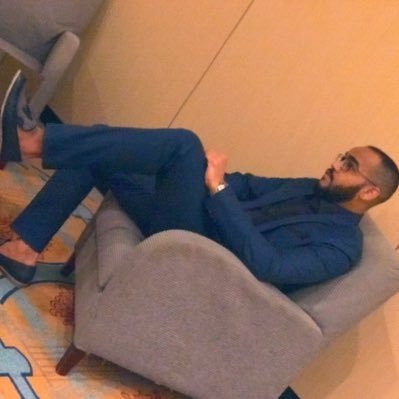 تظاهر بالرضى حتى يموت الشعور