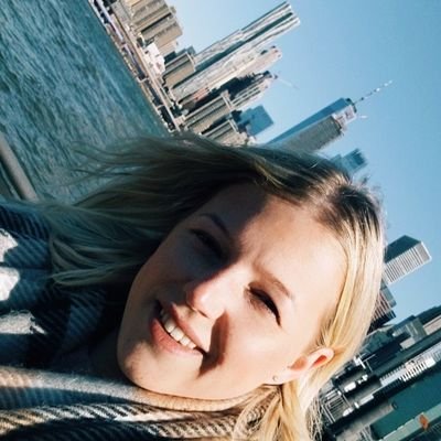 RosieJones92's profile picture. 💜