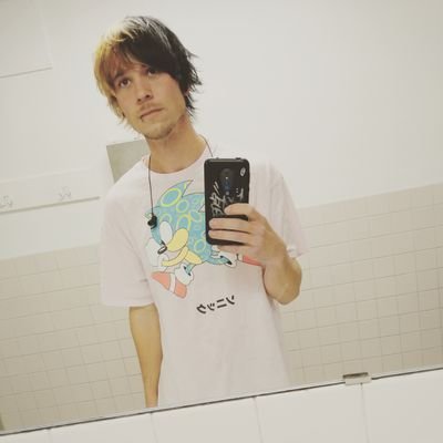 Imnotreallyqui1's profile picture. fuckfuckfuckfuck I'm tripping on lsd