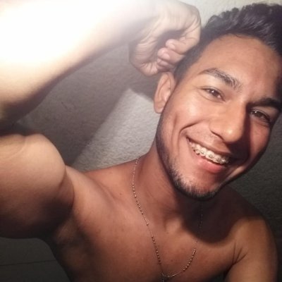sonrio en todo momento porque la vida solo es una. 19a. https://t.co/ulGvSgGxiJ…