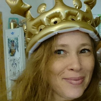 I'm a jewelry designer that loves boho chic, vintage styles and European antiques. I sell my stuff on Etsy.  
https://t.co/tPF9Qp4tRd