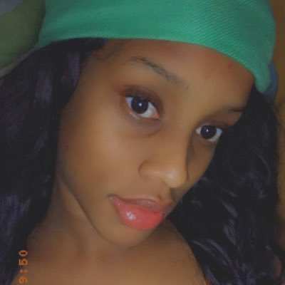 YasmineDiallo2's profile picture. loin des ennuis ✋🏻