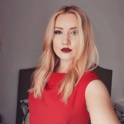 Louboutin-wearing Science Nerd//Beauty, Fashion & Travel Blogger//Drinker of wine//Lipstick-hoarder// Dr Sophie Cook