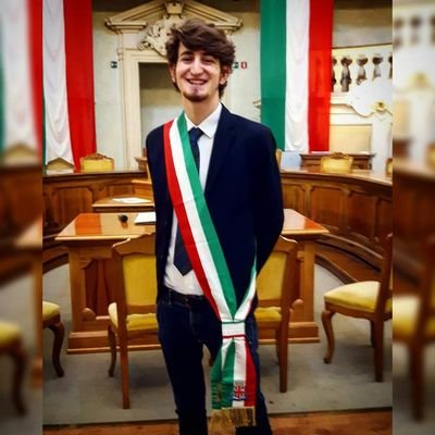 DrBraggg's profile picture. In Arte DR.BRAG👨‍
23 anni, Studente Universitario📚
Consigliere Comunale PD Reggio Emilia💪🇮🇹
Ex-Rappre Liceo Moro🏛️
Presidente UniLife RE🏛
Music🎸
Drama🎭