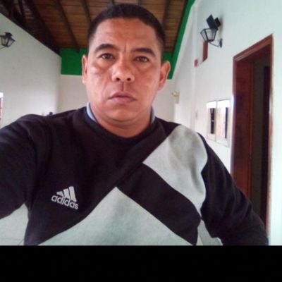 Abogado, Magister, Bolivariano, Chávista,Fidelista, Socialista Con Maduro, Anti Imperialista, humanista, feminista, militante, Delegado del PSUV y Caraquista .