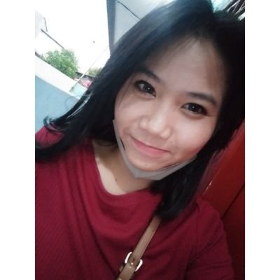 ReviantiRiska's profile picture. ini bio dong!!