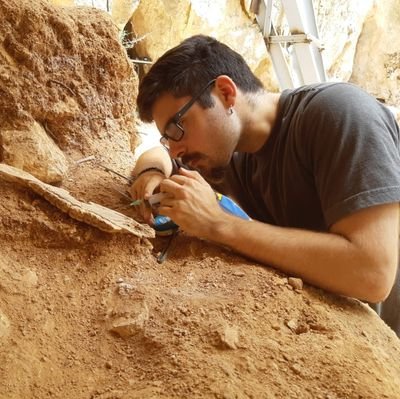 PhD student in Conservation of archaeological bone at @iphes 💀🖌️ - A veces escribo cosiñas en @IAmRap_Web