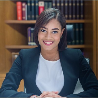 Dominicana. Abogada. Magíster en Procedimiento Civil.