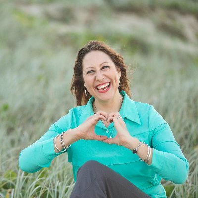 Astrologer, moonologer, coach, journal creator. Helping busy women to have alignment + balance through self-care rituals + the lunar cycle. ♒☀️ ♉⏫ ♎🌙