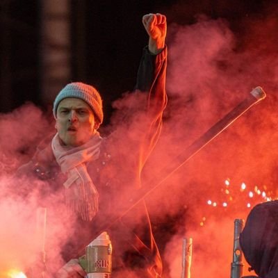 Strømsgodset - GodsetUnionen. 
Skal jeg få noe adrenaline må drakta være blå - Tor Alsaker Nøstdahl