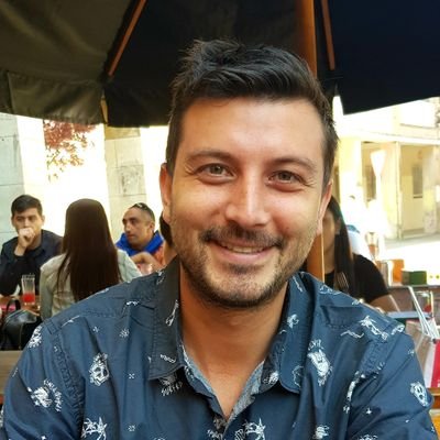 Esposo y papá.
Penquista, abogado y cruzado.
Docente, felizmente!
Uno más, buscando hacer comunidad.