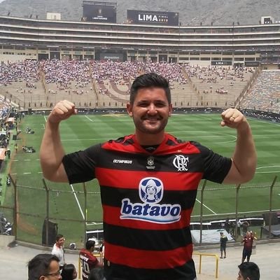 Professor de educação física que ama esportes os amigos  a família e rubro negro  apaixonado pelo Flamengo