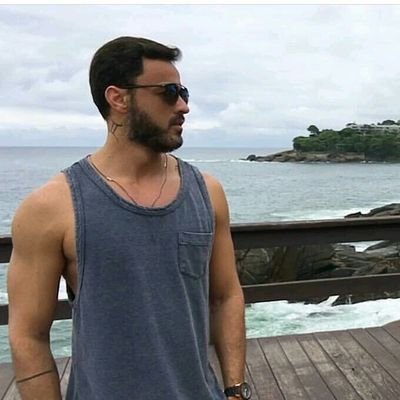 AlexisD71623722's profile picture. je veux savoir comment vivre les français