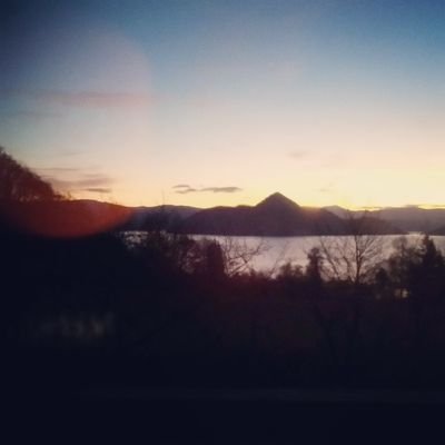 北海道の洞爺湖の畔で一般の方が好むような「綺麗な薪」ではなく『林床に伐り捨てられてボケた木』、『風倒木』、『枯木』、『太めの枝』、『不要になった庭木』を使って『木の命を使い切る』べく薪を作って販売しています。
購入ご希望の方のDMお待ちしております!
