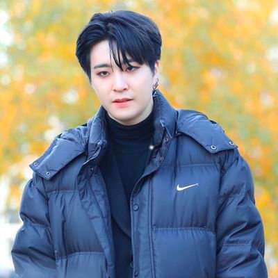 หาเงินใช้ยังไม่พอ แต่ทำไมมีเงินไปคอนเสิร์ตได้ล่ะ เล่นบาสเกตบอลเก่ง อยากเป็นเมียยองแจ